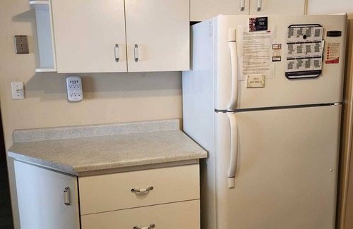 Fenelon Falls Cottage | Sunset Haven in Fenelon Falls - Beautiful weed-free waterfront with AC/WIFI! n