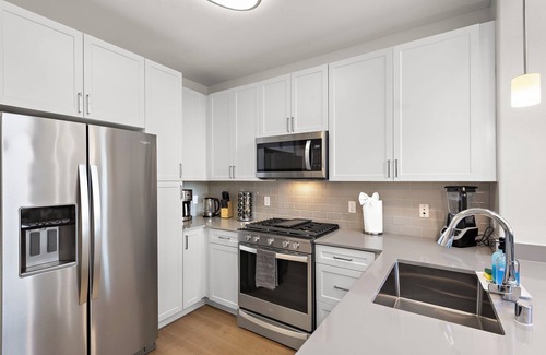 Airport Area Apartment | Sunset Haven: Luxurious 3Bed/Bath Retreat in Irvine, near SNA airport