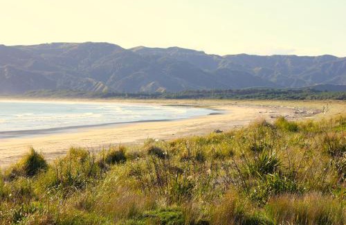 Mahia House | Sunset Haven - Mahia Holiday Home