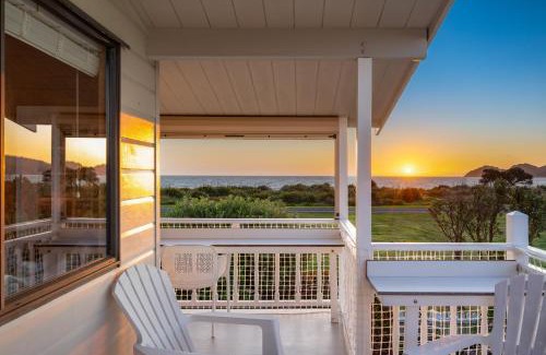 Mahia House | Sunset Haven - Mahia Holiday Home