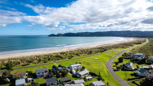 Mahia House | Sunset Haven - Mahia Holiday Home