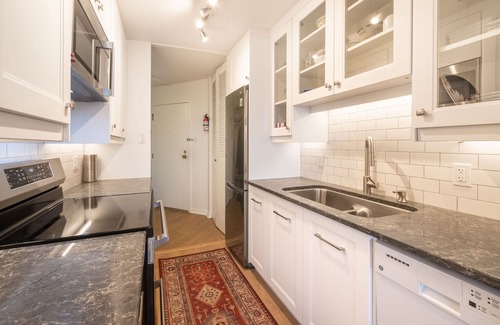 James Bay Condo | Sunset Haven - Study with Desk, Great City Views, Indoor Pool