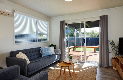 Kaikoura House | Sunset Hideaway - Kaikōura Holiday Home