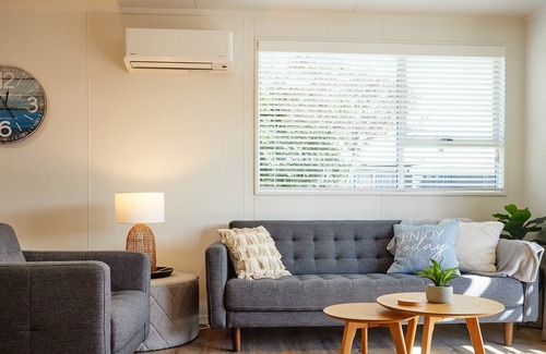 Kaikoura House | Sunset Hideaway - Kaikōura Holiday Home