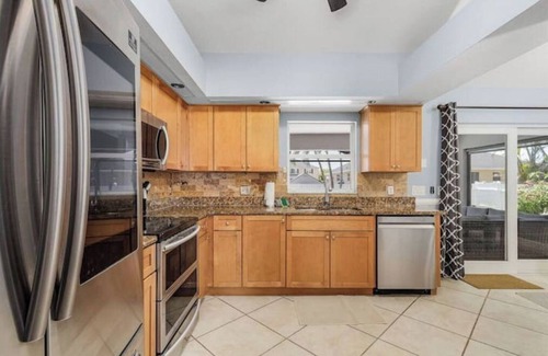 Trafalgar House | Sunset Hideaway- w/htd pool! 6-night minimum stay
