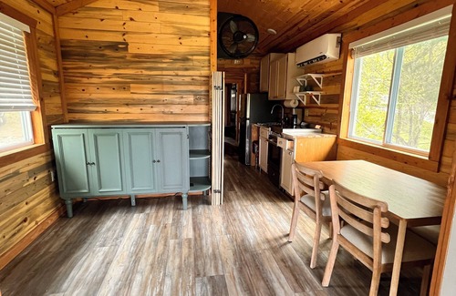 Fayetteville Cabin | Sunset Hillside Cabin on Horse Farm -Pet Friendly E