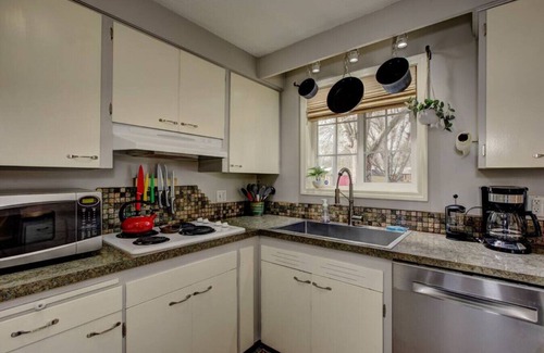 Sunset House | Sunset Home Pet Friendly Fenced Yard/Foothills
