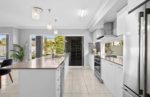 Pelican Waters House | Sunset House at Pelican Waters