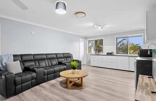 Pelican Waters House | Sunset House at Pelican Waters