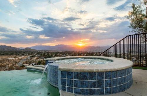 Yucca Valley House | Sunset House Joshua Tree Infinity Pool Spa Views Hiking Trail