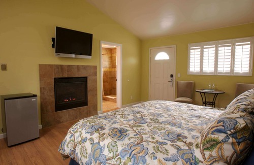 Pacific Grove Bed & Breakfast | Sunset Inn - Charming Beautiful Inn (Second Cabin)