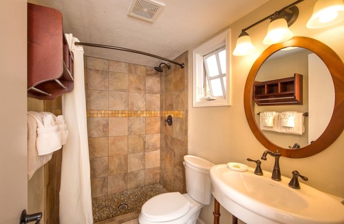 Pacific Grove Bed & Breakfast | Sunset Inn - Charming Beautiful Inn (Second Cabin)