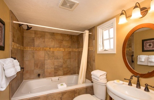 Pacific Grove Bed & Breakfast | Sunset Inn - Charming Beautiful Inn (Second Cabin)