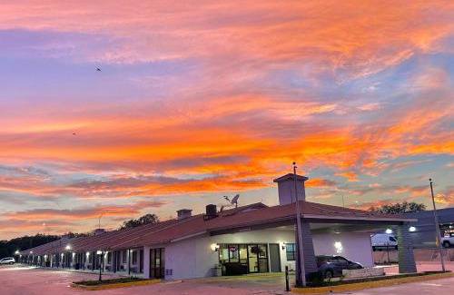 Brady Hotel | Sunset Inn