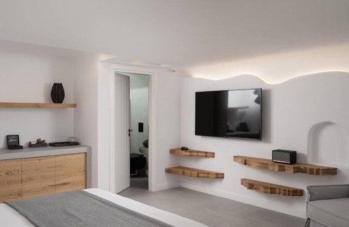 Akrotiri Hotel | Sunset Junior Suite with outdoor Hot Tub