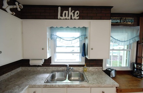 Coldwater House | SUNSET LAKE HOUSE!The best of family time at the North Chain of Lakes.SLEEPS 8!