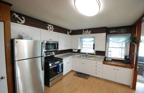 Coldwater House | SUNSET LAKE HOUSE!The best of family time at the North Chain of Lakes.SLEEPS 8!