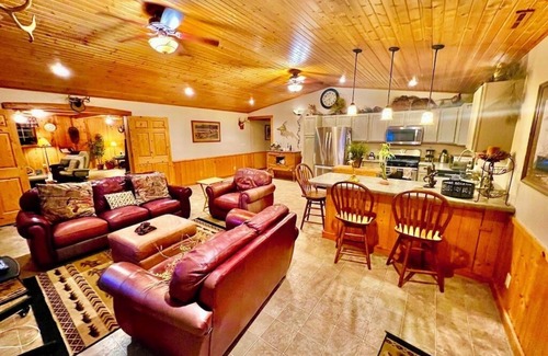 Harpers Ferry Cabin | Sunset Lodge 9 Bedroom Lodge w/Hot Tub & Pool