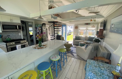 Pine Point House | Sunset loft – newly renovated, beautiful one bedroom and one loft cottage.