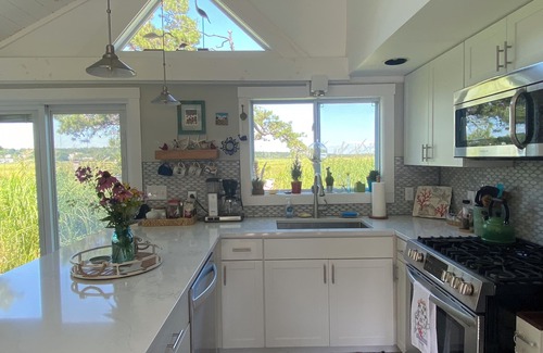 Pine Point House | Sunset loft – newly renovated, beautiful one bedroom and one loft cottage.