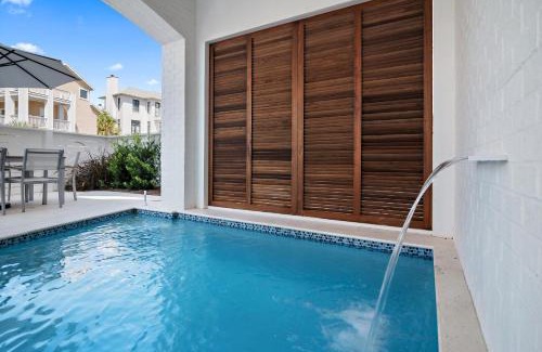 Seawalk Circle House | Sunset Lounge