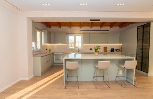 Shengjin Apartment | Sunset Luxe Penthouse
