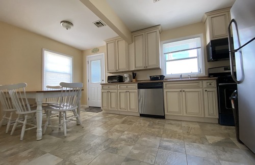 Lavallette House | Sunset Manor - Short walk to beach