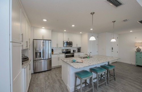 Whitney Beach Condo | Sunset Margarita - Pet Condo Near Anna Maria w/Pool, Bikes & Easy Beach Access