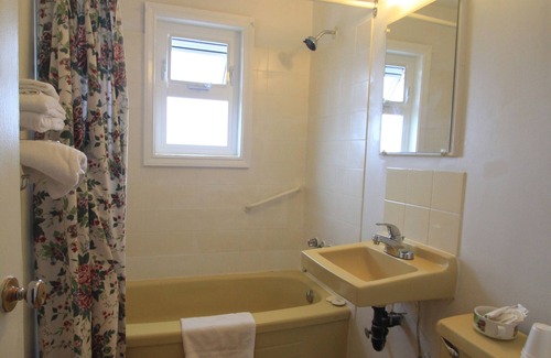 Port Alberni Hotel | Sunset Motel