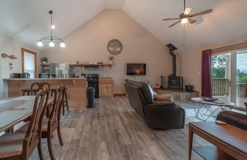 Rileyville House | Sunset Mountain Cabin