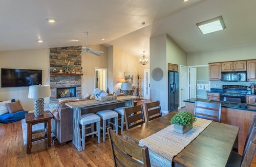 Sapphire House | Sunset Mountain Views From Back Deck & Sapphire Resort Amenities 1-Level 3BR/2BA