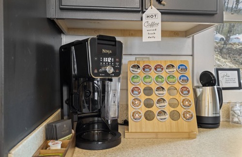 Wolf Laurel Cabin | Sunset Mtn View*Massage Chair*Hot Tub*Game Rm*Hiking*near Hatley Pointe*Fire Pit