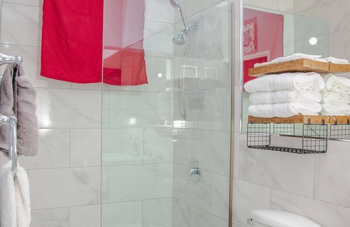 Hellshire Villa | Sunset Oasis: 3BR Portmore Gem