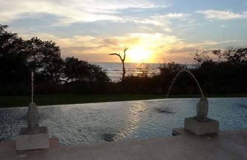 Playa Langosta Apartment | ♚Sunset & Ocean View Jacuzzi Beachfront Penthous♚