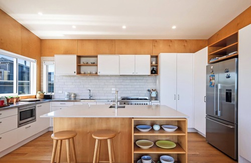 Peka Peka House | Sunset Over Kapiti - Waikanae Holiday Home