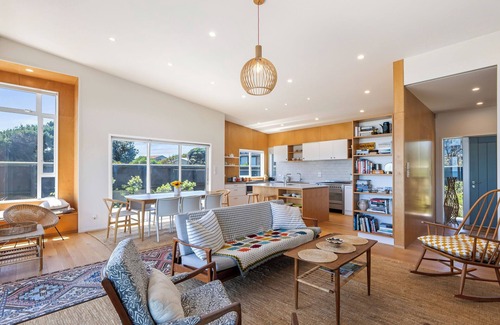 Peka Peka House | Sunset Over Kapiti - Waikanae Holiday Home