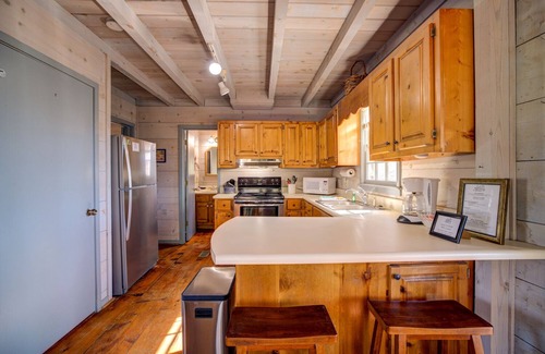 Helen Cabin | Sunset Overlook - Pet Friendly Family Cabin with Gorgeous Sunset Views