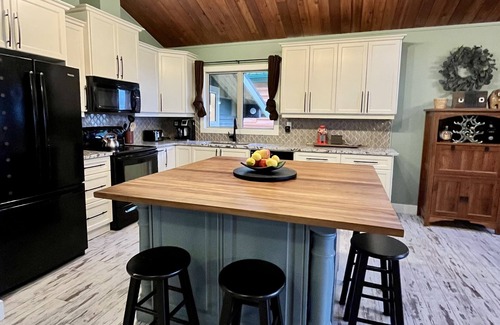 Alberta Beach Cottage | Sunset Paradise
