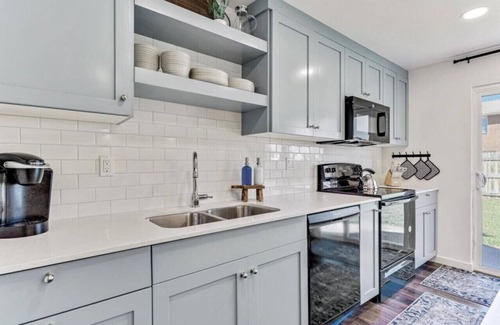 Orem House | Sunset Paradise Retreat | 2 Hot Tubs | 2 Houses