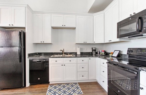Algiers Point Condo | Sunset Point B, Serene And Private One Bedroom Condo