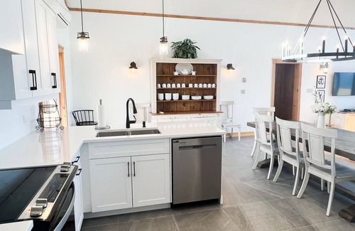 Sea View House | Sunset Point - Oceanfront, walk to Cousin's shore beach, great multi-family