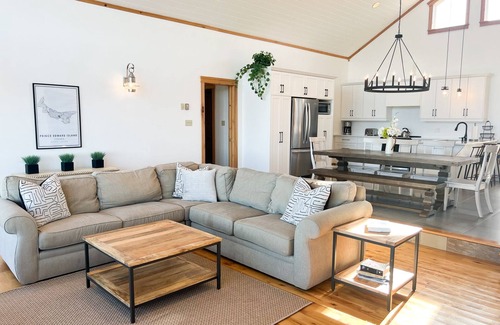 Sea View House | Sunset Point - Oceanfront, walk to Cousin's shore beach, great multi-family