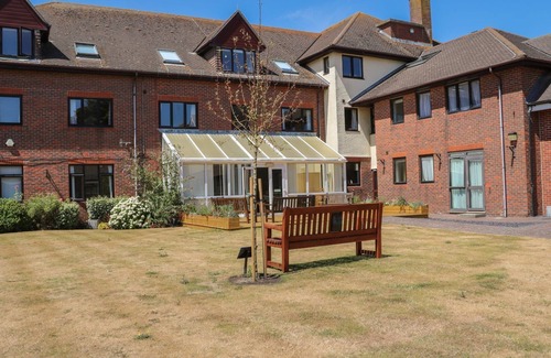 Littlehampton Cottage | SUNSET QUARTERS AT MARINE COURT, family friendly in Littlehampton
