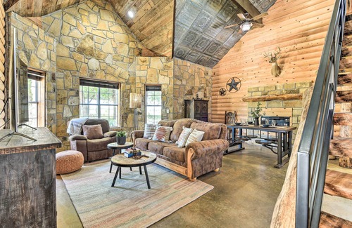 Sunset House | ‘Sunset Ranch’ w/Pool & Hot Tub on 29 Acres!