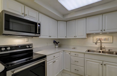 South Beach Villa | Sunset Rentals | Bluff Villas 1681