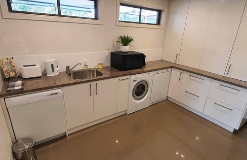 Mount Eliza House | Sunset Resort Guest Suite