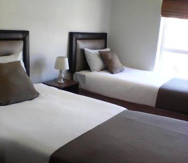 Humewood House | Sunset Retreat - A home-away-from-home