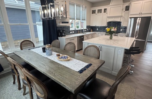 Russells Point House | SUNSET RETREAT-Brand New Luxury 4BR, 4.5BA waterfront, best sunsets on the lake!