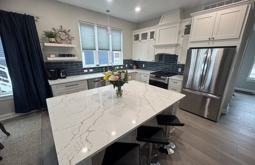 Russells Point House | SUNSET RETREAT-Brand New Luxury 4BR, 4.5BA waterfront, best sunsets on the lake!