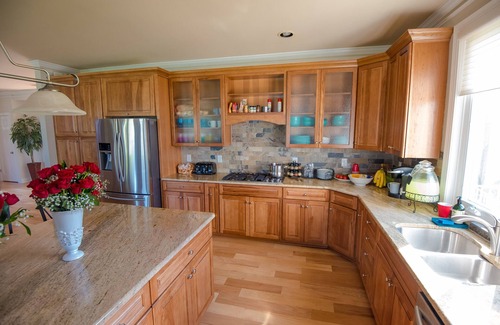 Livingston House | Sunset Retreat - Beautiful Lake Front Rental Property